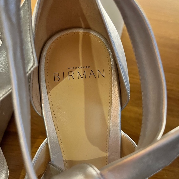 Exquisite silver sandals with 2 1/2” wedge. - Picture 5 of 5